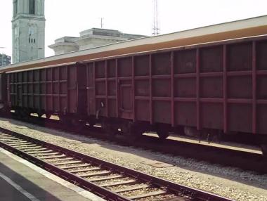 Товарен вагон дерайлира