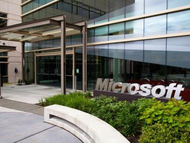 Microsoft пуска мобилна версия на Outloock и Office за Android