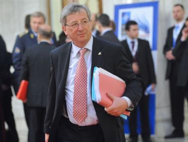 Юнкер иска да махне мисията на Тройката от Гърция