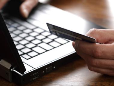 Visa пуска разплащания през Facebook