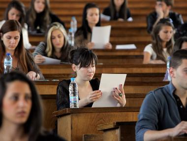 Държавната администрация си търси 1672 стажанти