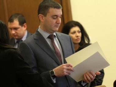 Агенцията за обществени поръчки отива в ресора на Горанов