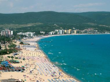 Приходите от нощувки с 5,8% ръст през април