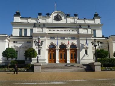 Парламентът прие поправки срещу изборния туризъм