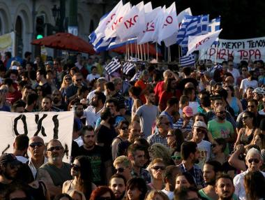 Хиляди гърци протестираха „за“ и „против“ еврото