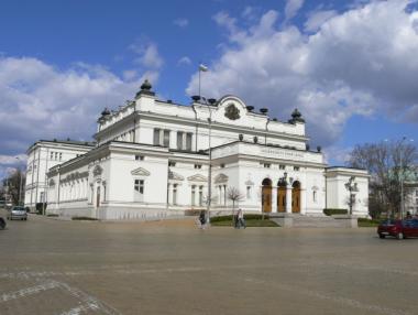 Помощи само в натура за непълнолетните майки