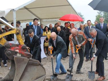 Дъщерна фирма на „Уолтопия“ строи развоен център край София