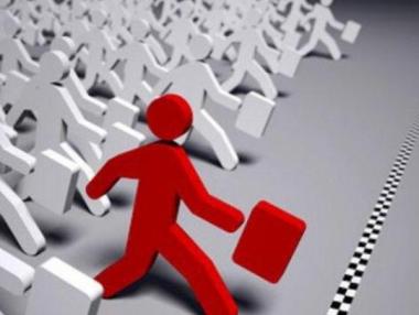 Безработицата през август продължава да намалява