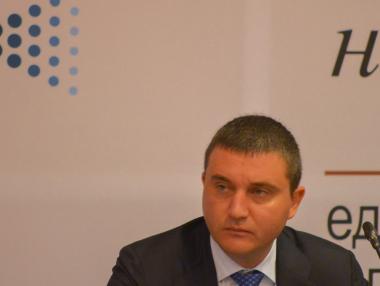 Отпускат още стотици милиони за средното образование