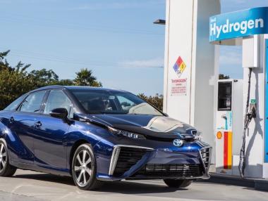 Toyota спира бензиновите коли през 2050 г.