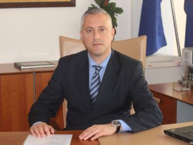 Лукарски ще прави оценка на въздействието на данък „вредни храни“