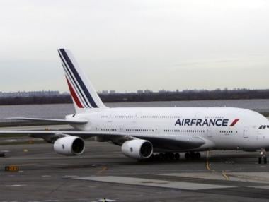 Откриха бомба в самолета на Air France (допълнена)