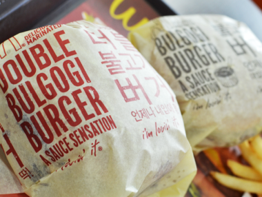 McDonald's променя дизайна на опаковките на напитки и храни