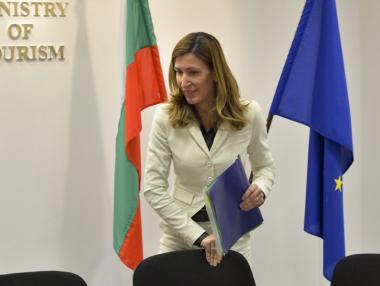 Ангелкова проверява ски пистите в Пампорово