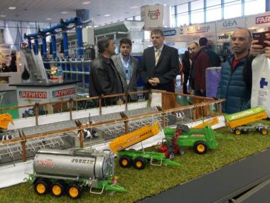 Кръстоска между слива и кайсия с награда за иновация  на „Агра 2016“