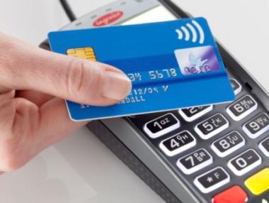 Европейците плащат с карта в ресторанти и супермаркети