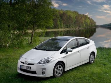 Toyota изтегля 1,43 млн. хибридни автомобили по цял свят