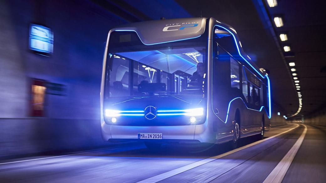 Mercedes пусна футуристичен автобус без шофьор