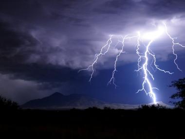 Мощна буря със 700 гръмотевици порази Скопие, взе жертви