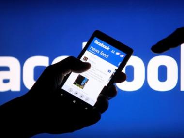 WhatsApp прехвърля на Facebook телефонните номера на потребителите