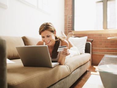 Колко харчим за онлайн покупки?