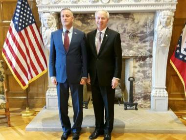 Губернаторът на Арканзас кани българските компании да развиват бизнес в щата