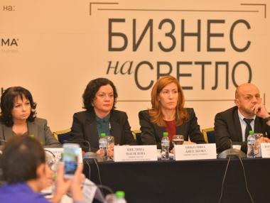 Проверяваме цени на чадъри и шезлонги през мобилно приложение