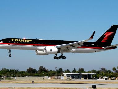 12 знаменитости, които пътуват само с частен самолет