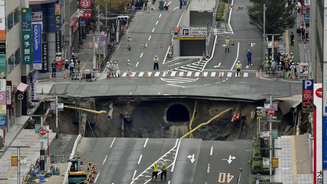 Огромна дупка се появи в Япония