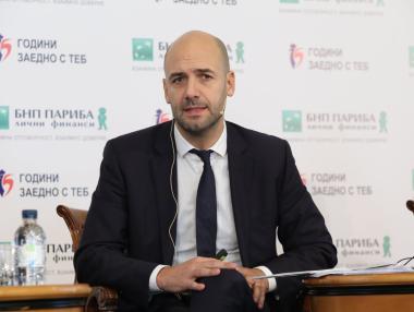 Все повече българи теглят кредит онлайн