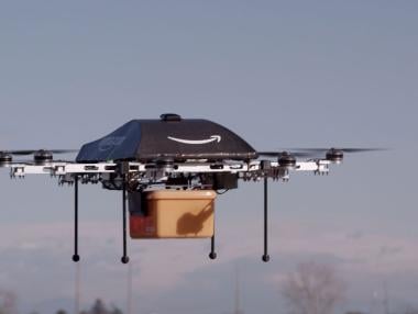 Amazon направи първата си доставка с дрон