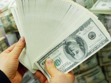 Доларът, акциите и облигациите растат след изявлението на Фед