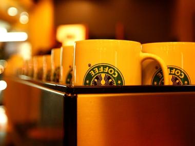 Starbucks ще даде работа на 10 000 бежанци