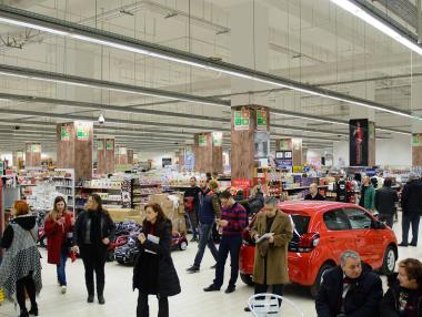 Откриха първия български хипермаркет