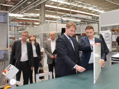 Министър Седларски посети компании в индустриална зона Марица