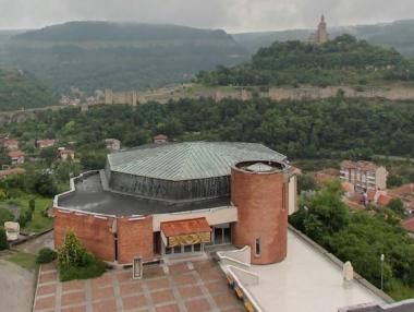 Университетите с по-високи такси наесен