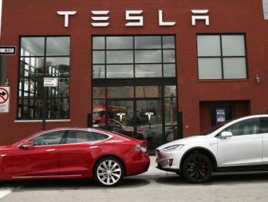 Tesla изтегля за ремонт 53 хил. електрически коли