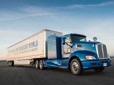 Toyota тества и камиони на водород