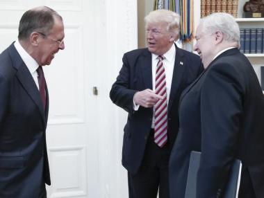 Недоволство в САЩ заради публикуваните снимки между Тръмп и Лавров