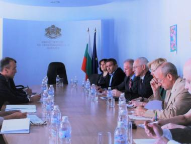 Бизнесът и МОН ще търсят общи решения за прблема с кадрите