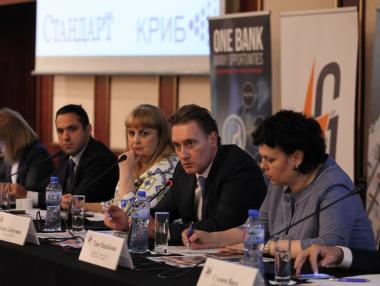 Бизнесът иска правителството да улесни наемането на служители отвън