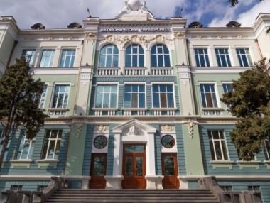 Какви са заплатите в държавните университети в България