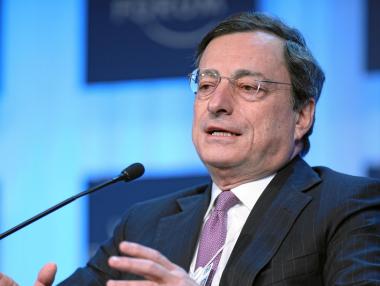 Изказване на Драги изстреля еврото до 5-седмичен връх