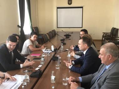 България търси помощ от Сърбия за борбата с нелегалните горива