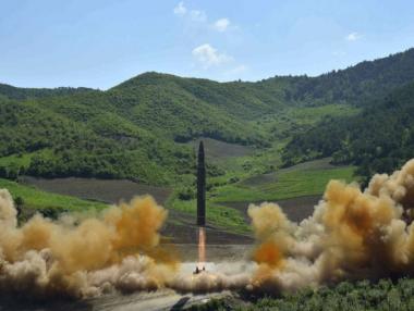 Северна Корея изстреля ракета, която се приземи на 370 км от японския бряг