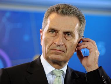 Йотингер: Малко вероятно е Турция да получи още предприсъединителни средства