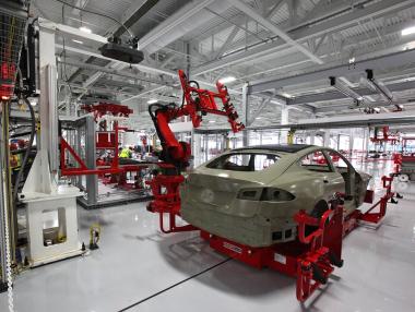 Работниците на Tesla опитват да се обединят в синдикат