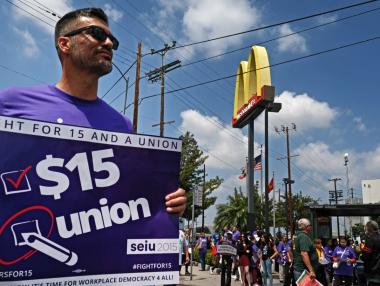 Икономистите не могат да решат дали минималната заплата е хубаво нещо