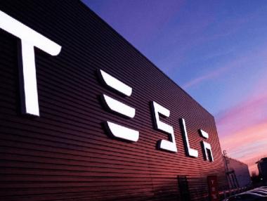 Tesla ще представи своя електрически камион през септември