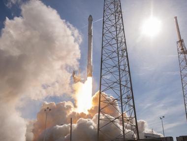 SpaceX ще позволи ежеседмични полети до Луната